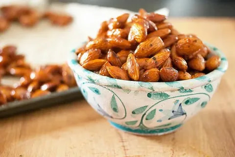 تصویر 1 از قیمت و خرید بادام درختی روکش دار  + فروش ارزان